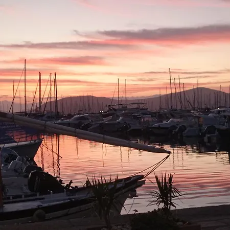Houseboat Blueseadream Dolphin Casetta Galleggiante 보트호텔