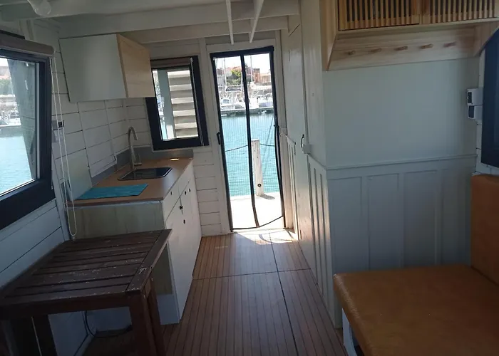 Botel Houseboat Blueseadream Dolphin Casetta Galleggiante