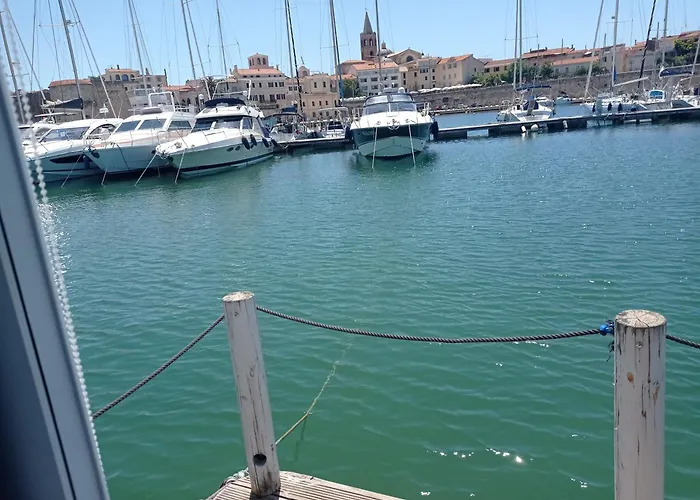 Houseboat Blueseadream Dolphin Casetta Galleggiante Botel Alghero