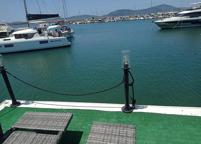 Botel Houseboat Blueseadream Dolphin Casetta Galleggiante *