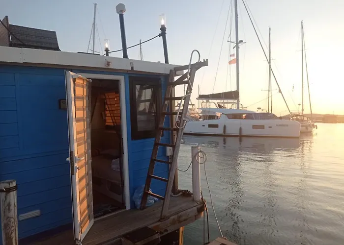 Botel Houseboat Blueseadream Dolphin Casetta Galleggiante