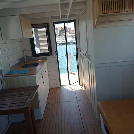 Botel Houseboat Blueseadream Dolphin Casetta Galleggiante