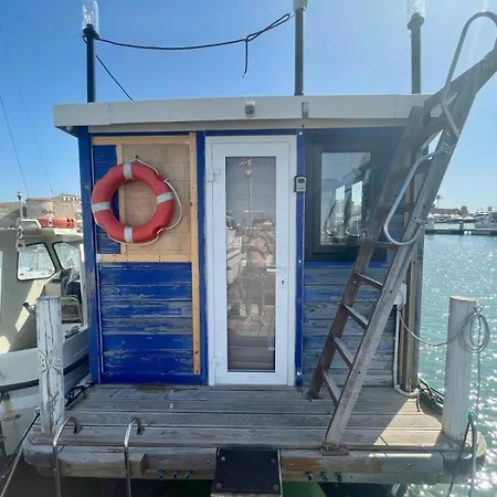 Houseboat Blueseadream Dolphin Casetta Galleggiante بوتيل