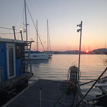 بوتيل Houseboat Blueseadream Dolphin Casetta Galleggiante