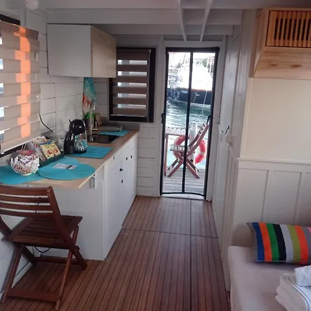 Botel Houseboat Blueseadream Dolphin Casetta Galleggiante