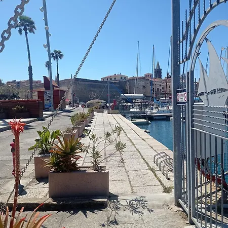 Hotel na wodzie Houseboat Blueseadream Dolphin Casetta Galleggiante Alghero